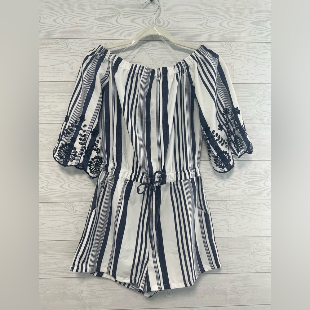 NWT • Stylehouse Romper • Size: Women’s Small • Ivory & Navy • Polyester • NEW!